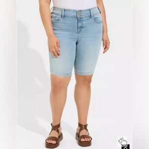 Torrid 11” Jegging Bermuda High Rise Shorts